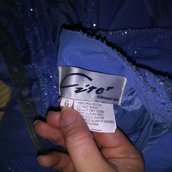 Cire formal dress - Picture 3 of 3